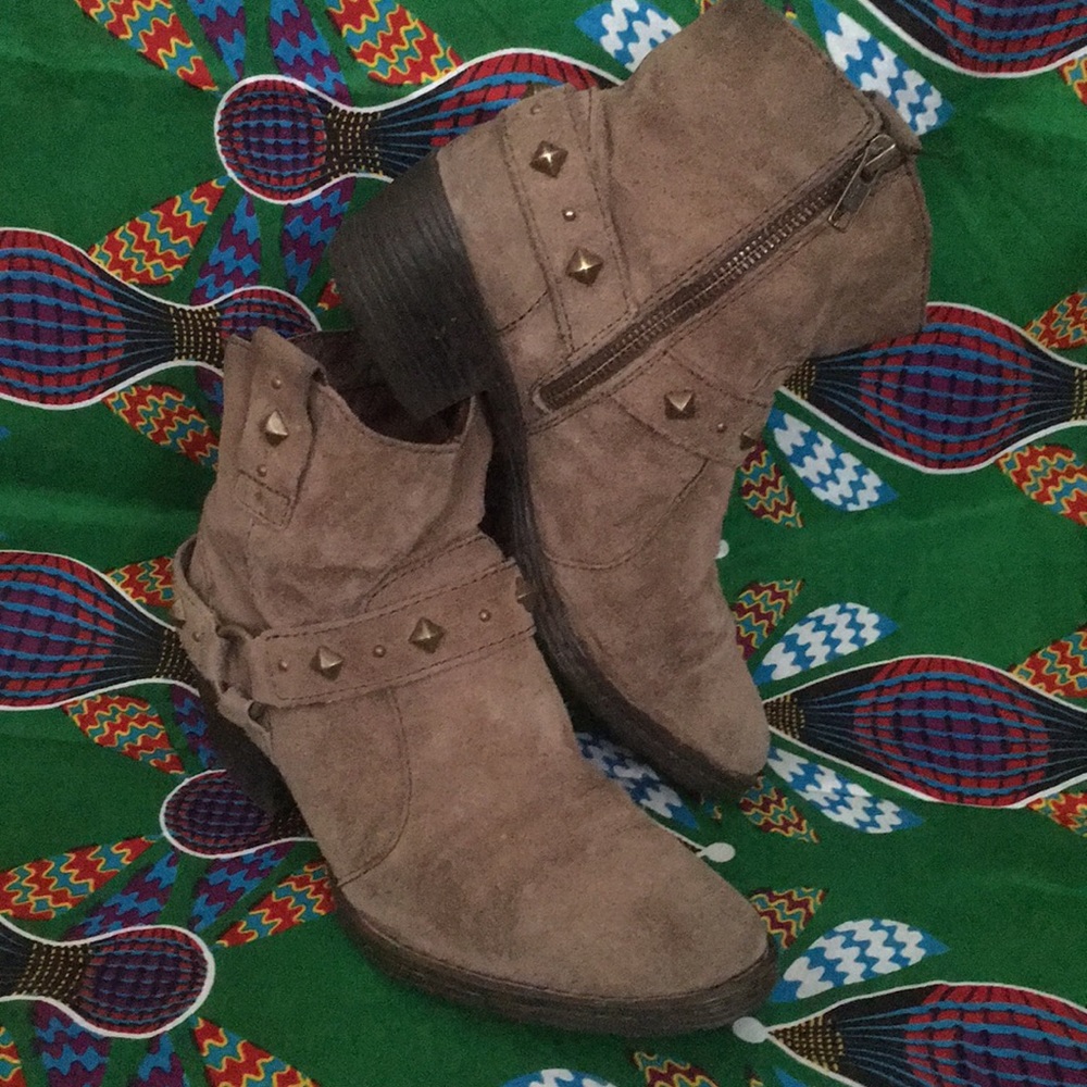 Boots - Picture 5 of 5